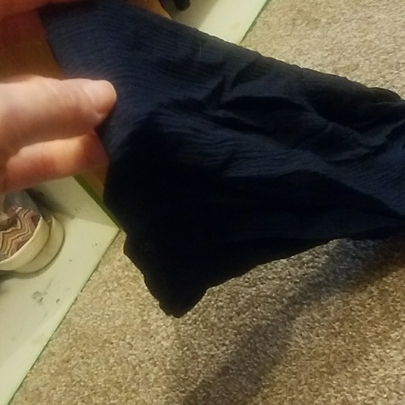 Adorable cold shoulder top. Woman's small - Picture 2 of 4